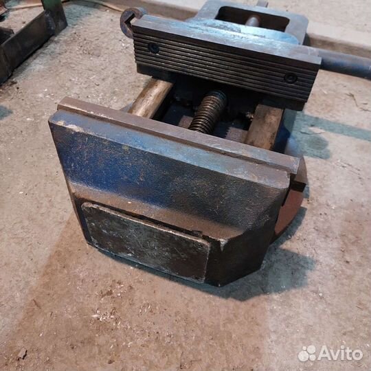 Тиски станочные 100мм,320мм(Новые