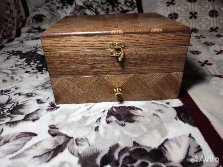 Шкатулка для хранения опасных бритв (вариант 3)