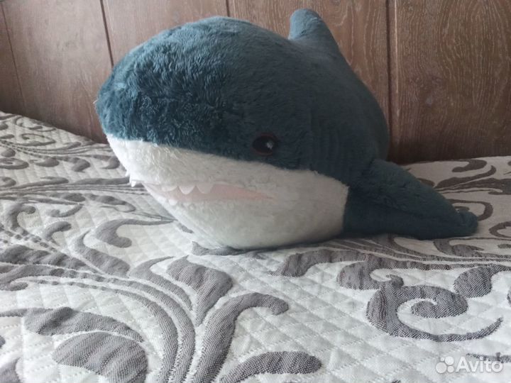 Две акулы (мягкие игрушки)