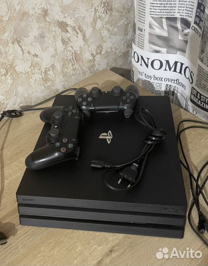Sony PS4 pro + два геймпада