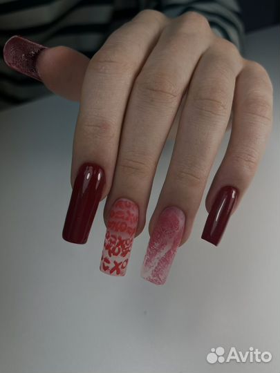 Модель на маникюр