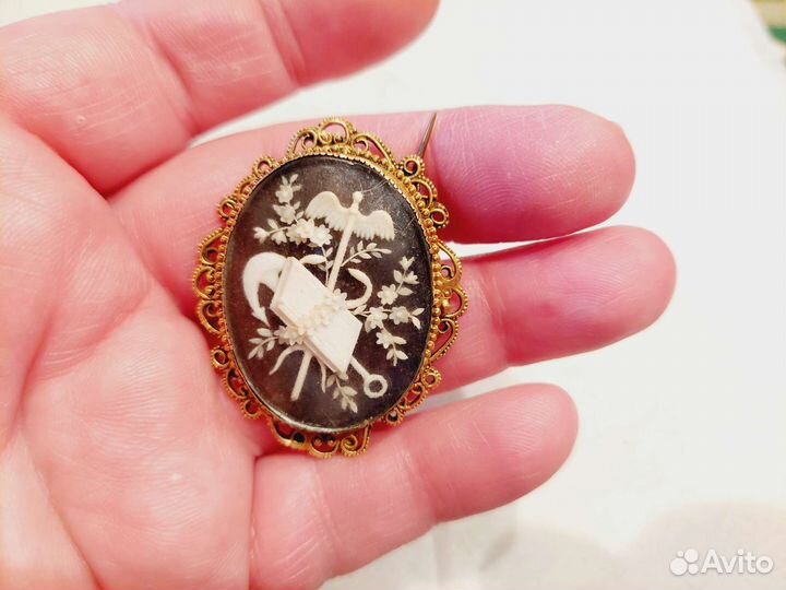 Антикварная золотая брошка. Кадуцей, якорь, книга