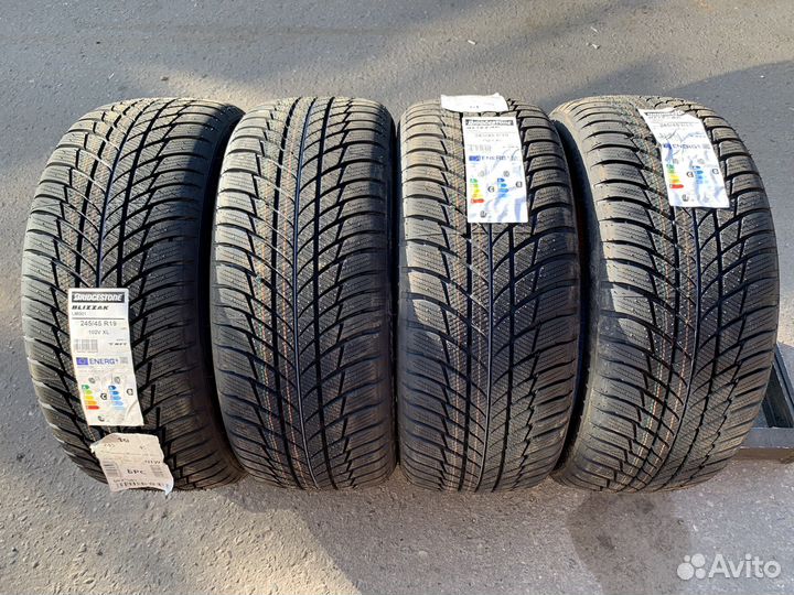 Bridgestone Blizzak LM-001 245/45 R19 102V
