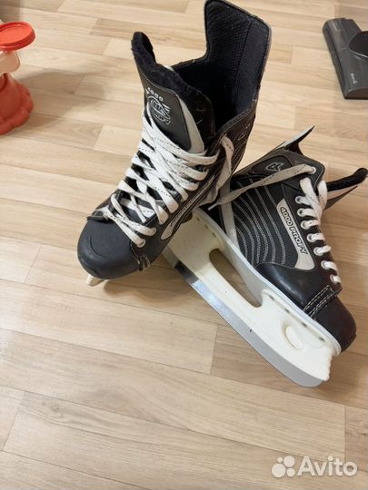 Коньки хоккейные 43 размер