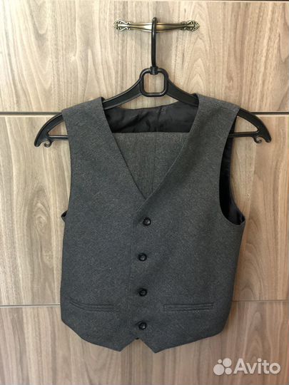 Школьные брюки и жилет 140р