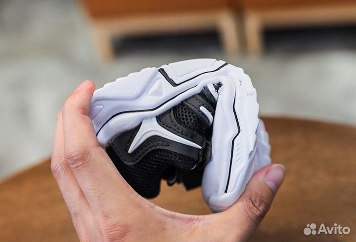 Кроссовки детские новые