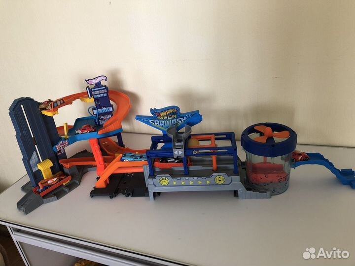 Hot wheels трек автомойка и парковка
