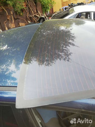 Стекло заднее ветровое на lancer 9