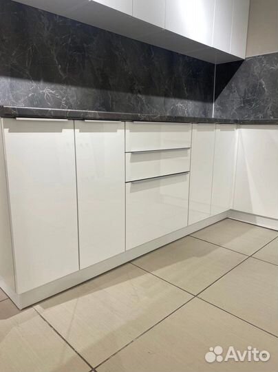 Кухонный гарнитур новый угловой