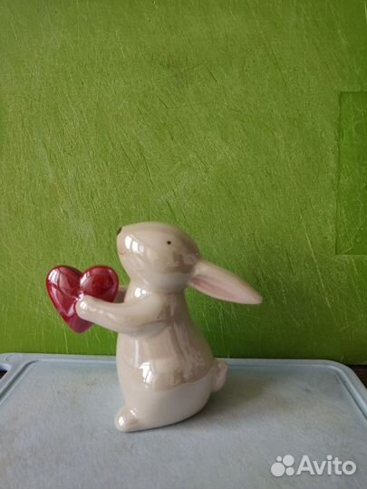 Статуэтка заяц на День Святого Валентина
