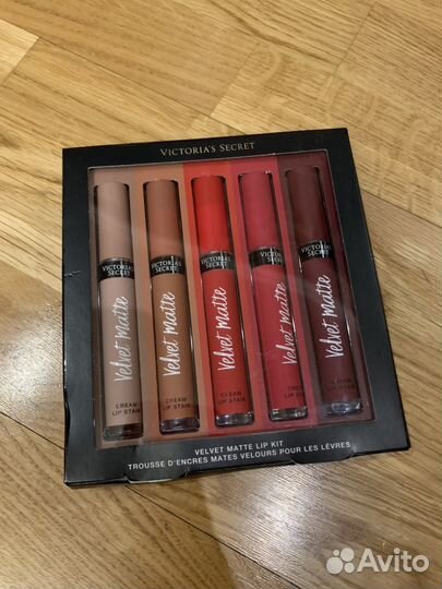 Блеск для губ Виктория Сикрет матовый красный