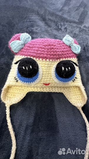 Вязанная шапка кукла лол
