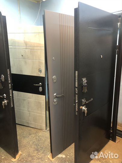 Дверь входная в квартиру