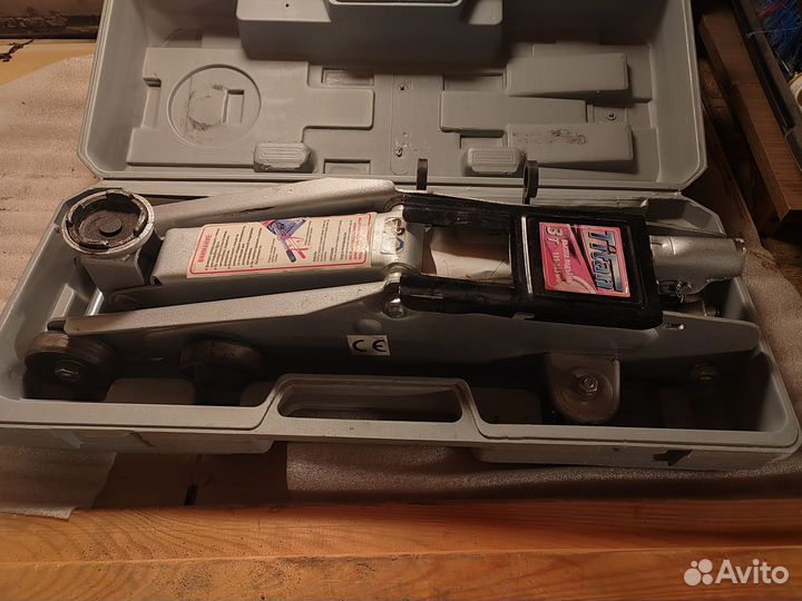 Домкрат подкатной 3 тонны