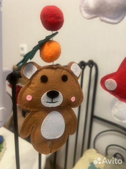 Музыкальный мобиль на кроватку из фетра