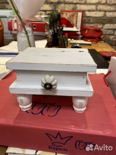 Миниатюрный столик