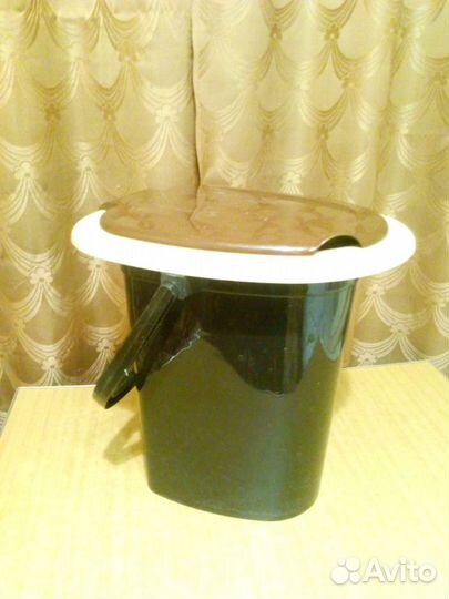 Санитарное ведро