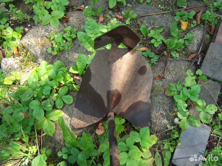 Лопаты, вилы, плуг и др