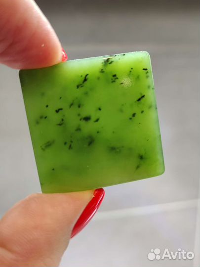 Натуральные камни, нефрит, чароит, серафинит