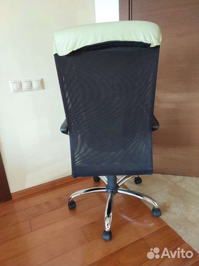 Офисное кресло