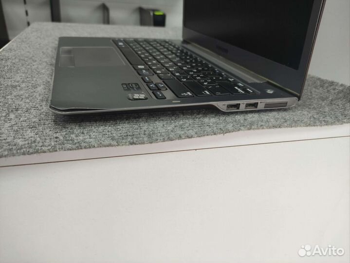 Тонкий ноутбук Samsung i5-3317U