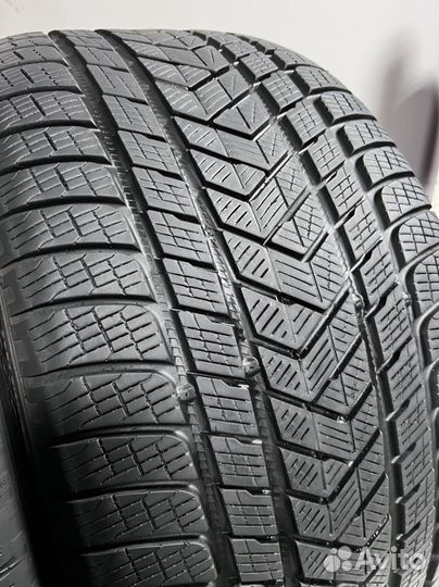Pirelli Scorpion Winter 295/30 R22