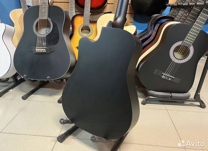 Гитара черная акустика