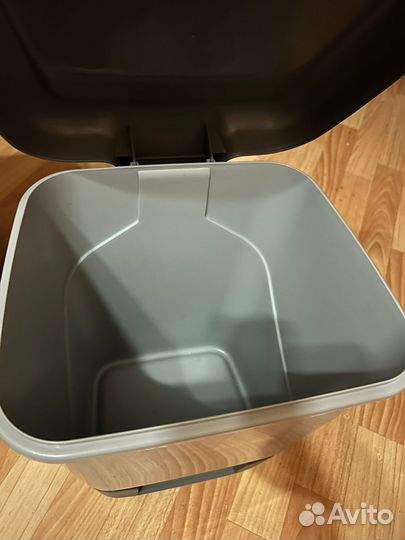 Мусорное ведро новое