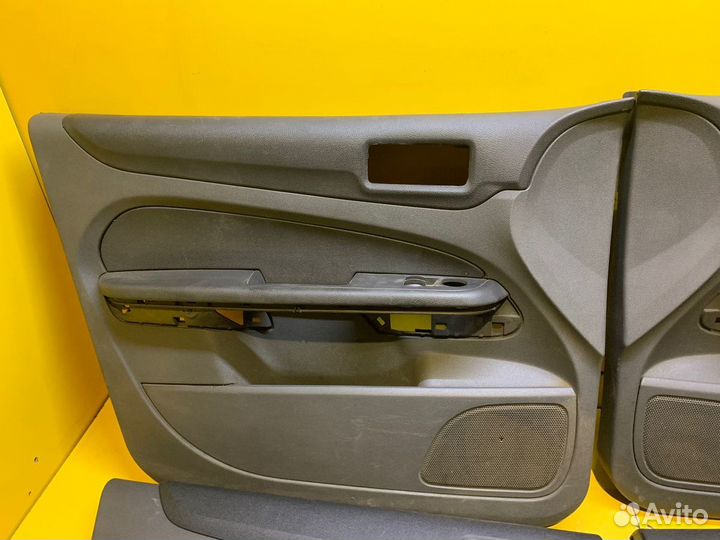 Обшивка двери Ford Focus 2004–2008