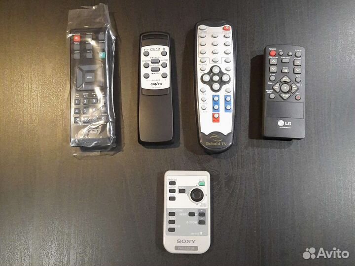 Пульты д/у разные