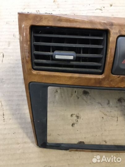 Дефлектор воздушный центр. Nissan Maxima A33(4592)