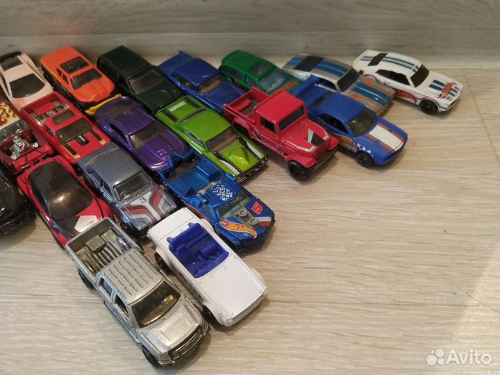 Hot wheels машинки