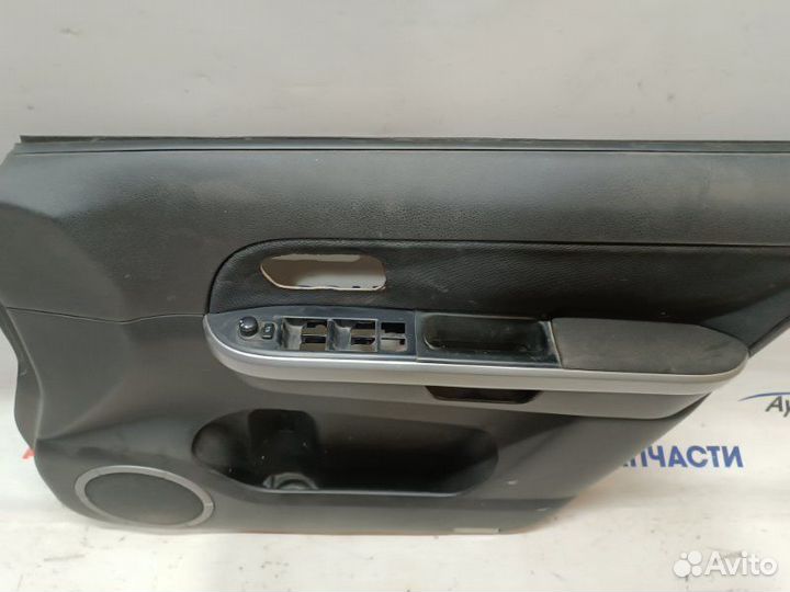 Обшивка боковой двери передняя правая Suzuki Grand