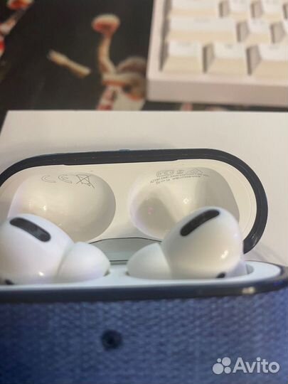 AirPods Pro оригинальные + чехлы