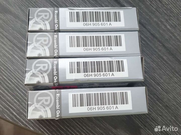 Свечи зажигания артикул 06H905601A