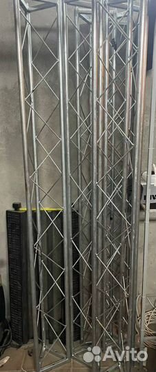 Тотемы, ферма сценическая