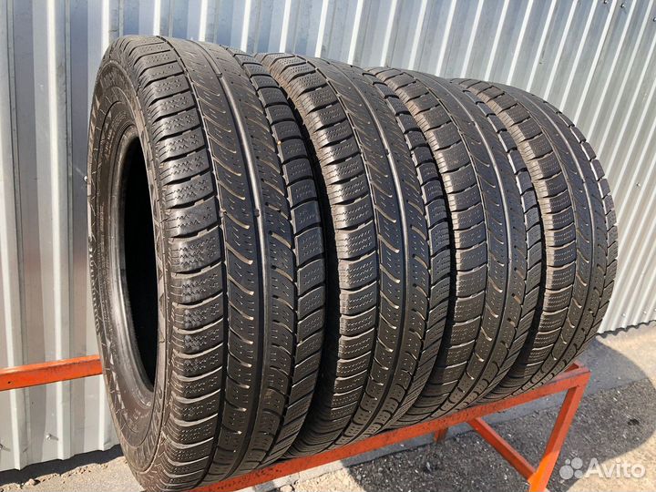 Continental VancoWinter 2 205/75 R16C