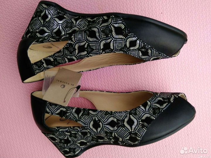 Туфли открытые на танкетке кожаные Jana