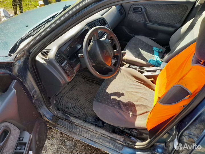 Nissan Primera, 1998