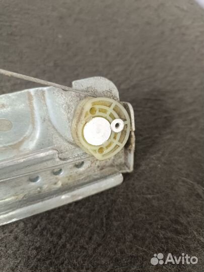 Стеклоподъемник передний правый на рено логан