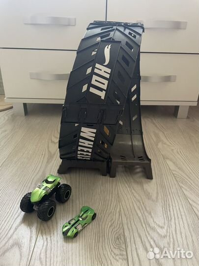 Автотрек мертвая петля Hot Wheels
