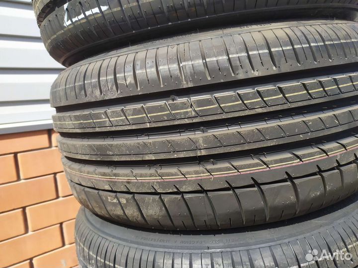 Triangle Sports TH201 245/40 R18