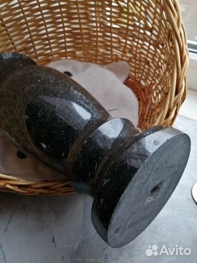 Ваза- карельский гранит к памятнику