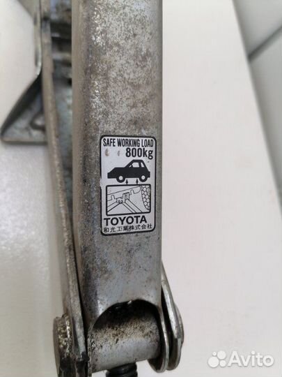 Домкрат Toyota Corolla E150