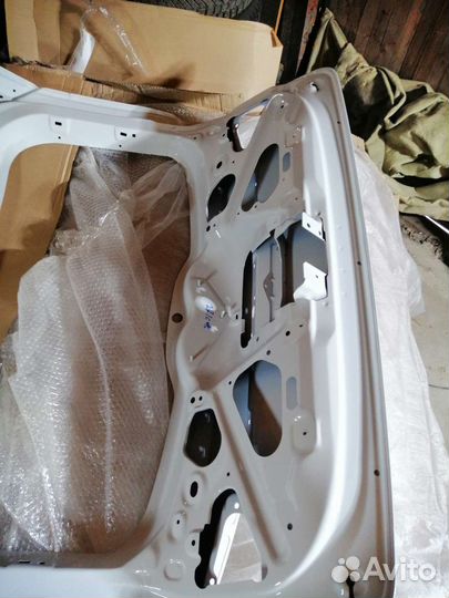 Крышка багажника LADA vesta универсал(белый)