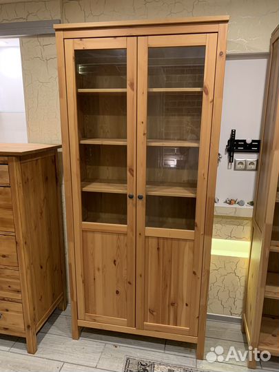 Шкаф витрина IKEA hemnes хемнес