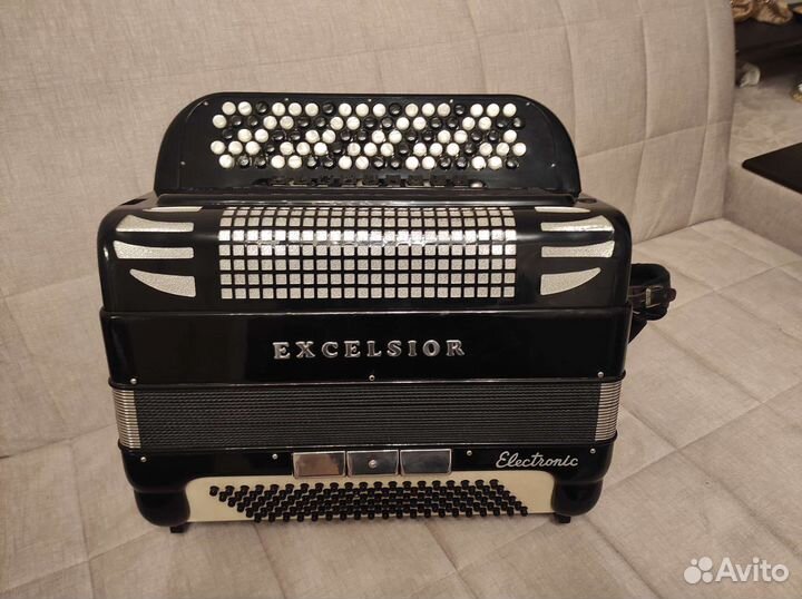 Баян Итальянский,4х голосный, смотрите видио