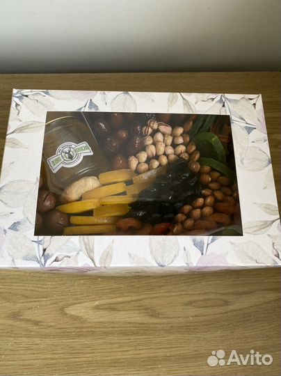 Набор из орехов и сухофруктов