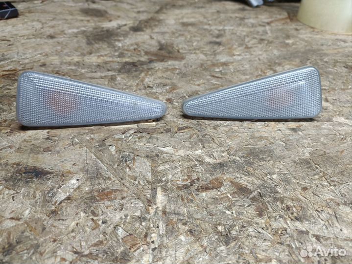 Повторитель поворота Renault sandero 1 2012