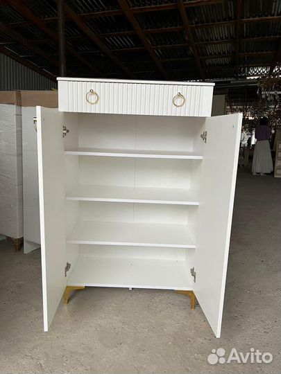 Обувница Милан